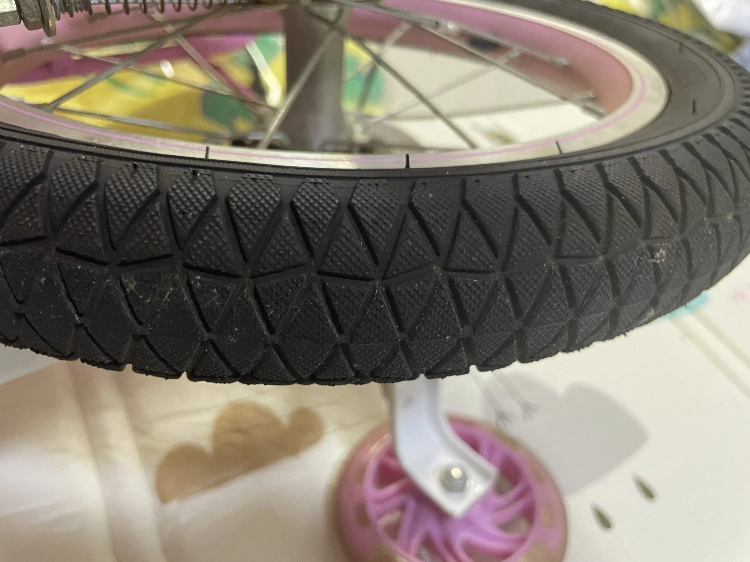 Wear-resistant tire, insulating material, small tire, high quality